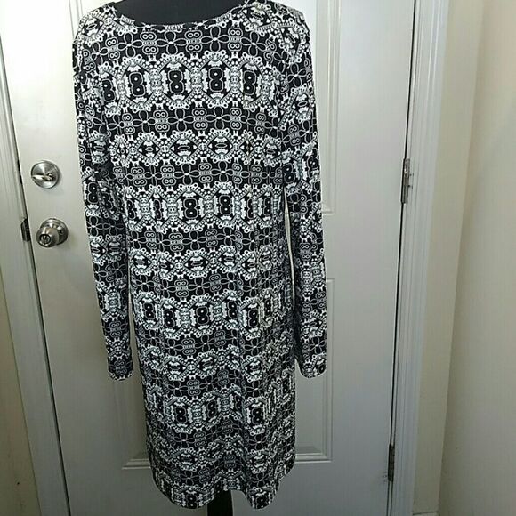 Three Seasons black and white maternity dress - Picture 5 of 7